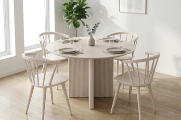 Edda spisegruppe rund 110 cm Hvidlaseret med 4 Tyrö spisestole - Hvidbejdset eg - Møbler - Borde - Spisebordssæt