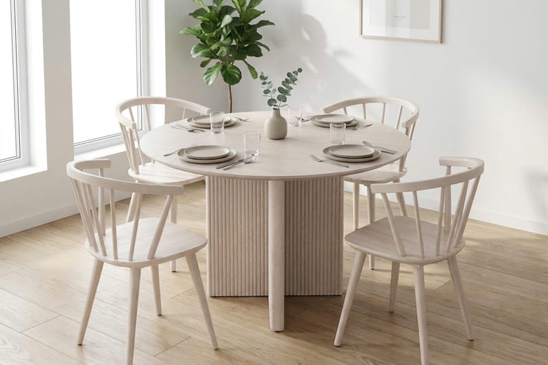 Edda spisegruppe rund 110 cm Hvidlaseret med 4 Tyrö spisestole - Hvidlaseret - Møbler - Borde - Spisebordssæt