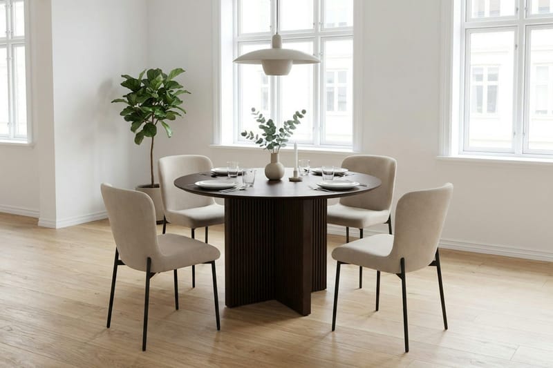 Edda Spisegruppe Rund 110 cm Røget Eg med 4 Elsie Spisestole - Røget Eg/Beige - Møbler - Borde - Spisebordssæt