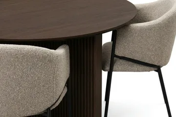 Edda spisegruppe rund 110 cm Røget eg med 4 Filip spisestole - Røget eg - Møbler - Borde - Spisebordssæt