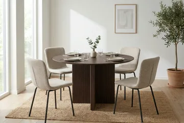 Edda spisegruppe rund 110 cm Røget eg med 4 Katy spisestole - Røget eg - Møbler - Borde - Spisebordssæt