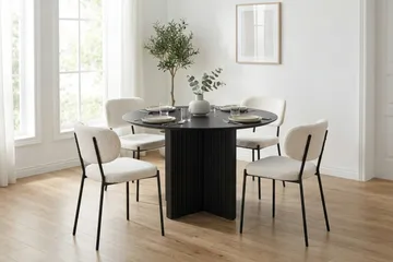 Edda spisegruppe rund 110 cm Sort med 4 Gemmiano spisestole - Sortbejdset eg - Møbler - Borde - Spisebordssæt