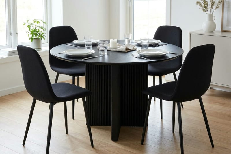 Edda spisegruppe rund 110 cm sort med 4 Nibe spisestole - Sort - Møbler - Borde - Spisebordssæt