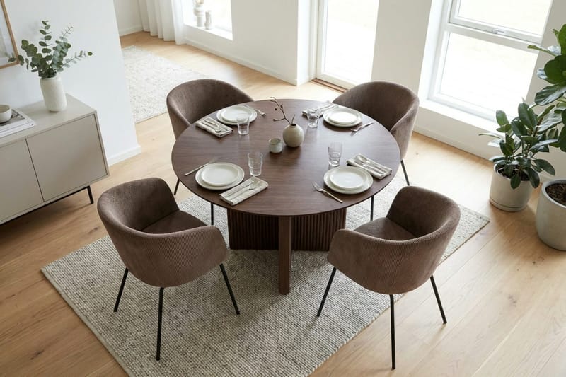 Edda spisegruppe rund 110 cm Valnød med 4 Berit spisestole - Valnød - Møbler - Borde - Spisebordssæt