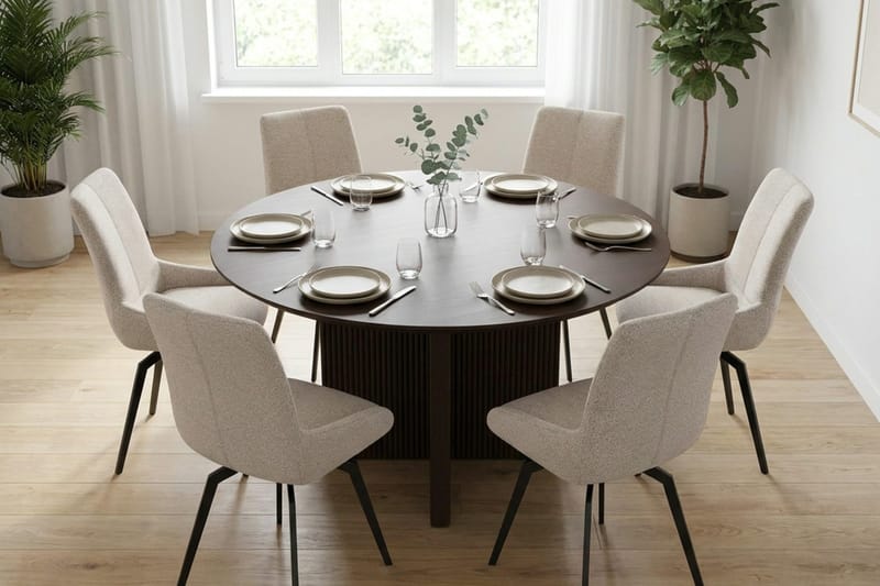 Edda spisegruppe rund 130 cm røget eg med 6 Mora spisestole - Røget eg - Møbler - Borde - Spisebordssæt