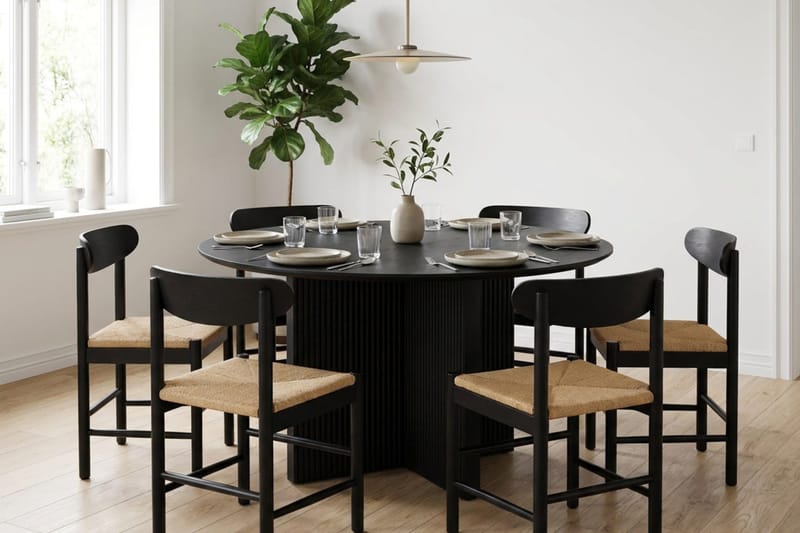 Edda spisegruppe rund 130 cm sort med 6 Malte spisestole - Møbler - Borde - Spisebordssæt