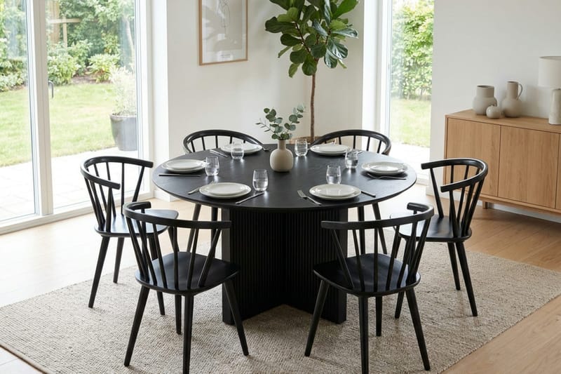 Edda spisegruppe rund 130 cm sort med 6 Tyrö spisestole - Sort - Møbler - Borde - Spisebordssæt