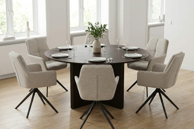 Edda spisegruppe rund 150 cm røget eg med 6 Torsby spisestole - Røget eg - Møbler - Borde - Spisebordssæt