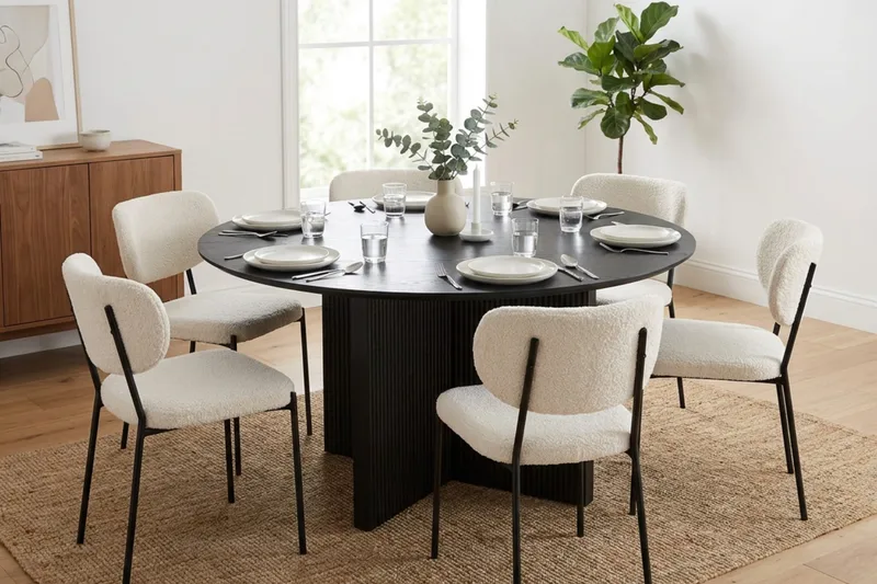 Edda spisegruppe rund 150 cm sort med 6 Gemmiano spisestole - Sort - Møbler - Borde - Spisebordssæt