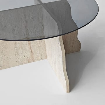Fikret sofabord 75 cm rundt glas - Travertin og Røget - Møbler - Borde - Sofabord