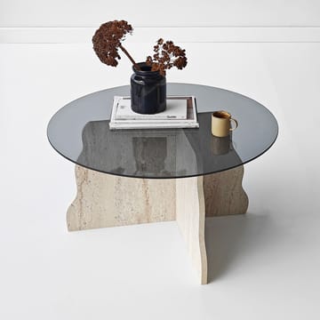 Fikret sofabord 75 cm rundt glas - Travertin og Røget - Møbler - Borde - Sofabord