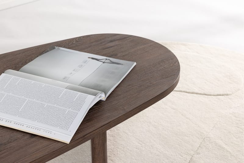 Grönvik ovalt sofabord 130 × 65 cm - Mørkebrun/valnød/træ - Møbler - Borde - Sofabord