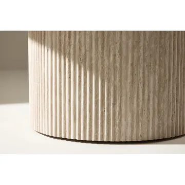 Härön Rundt Sofabord 80 cm i Sten med Rillet Søjleben - Beige - Møbler - Borde - Sofabord