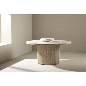 Härön Rundt Sofabord 80 cm i Sten med Rillet Søjleben - Beige - Møbler - Borde - Sofabord