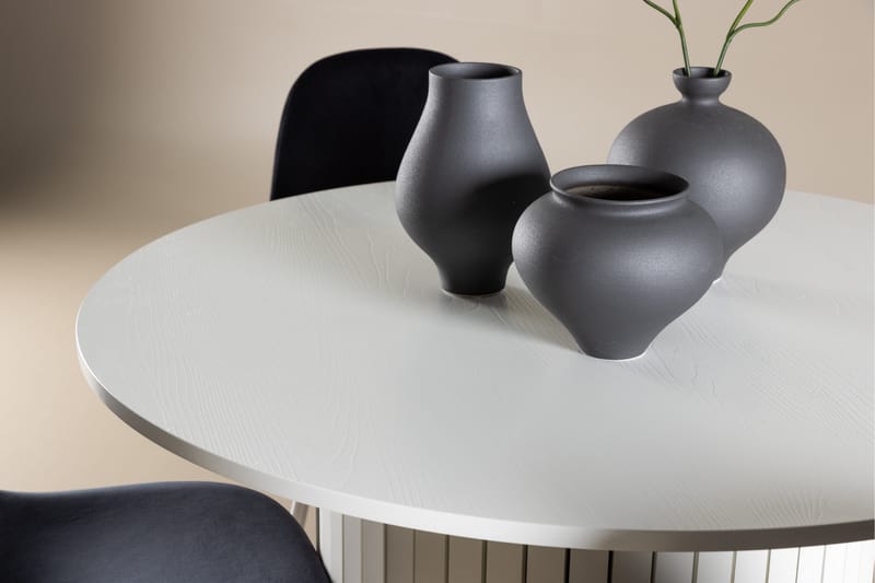 Härön Spisegruppe 110 cm Rundt med 4 Polar stole - Hvit/Svart - Møbler - Borde - Spisebordssæt
