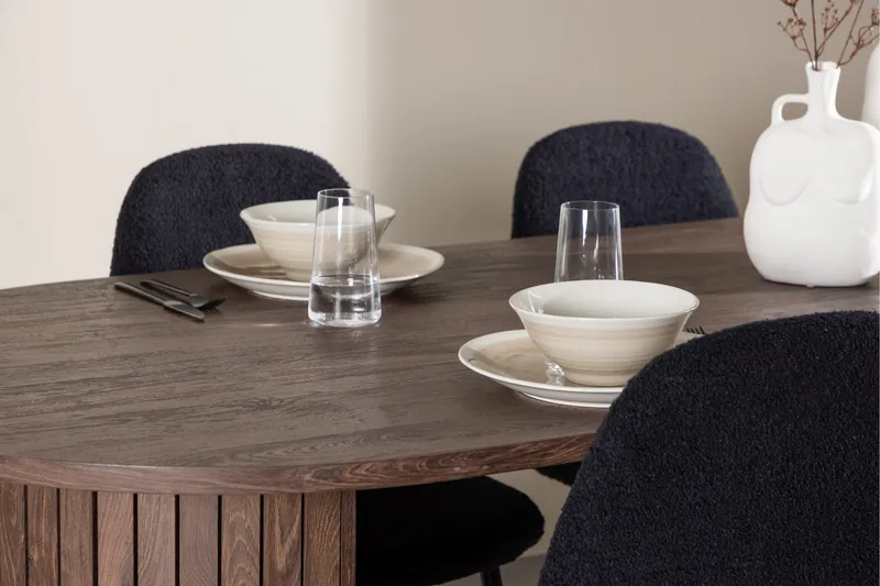 Härön Spisegruppe 200 cm Oval med 4 Polar stole - Mocca/Svart - Møbler - Borde - Spisebordssæt