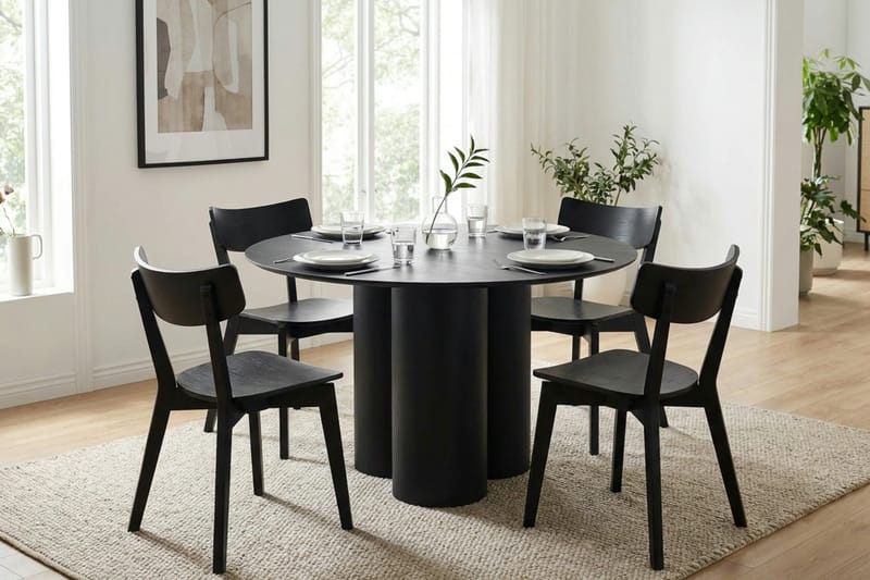 Juno spisegruppe 110 cm rund i sort med 4 Amelia spisestole - Sort - Møbler - Borde - Spisebordssæt