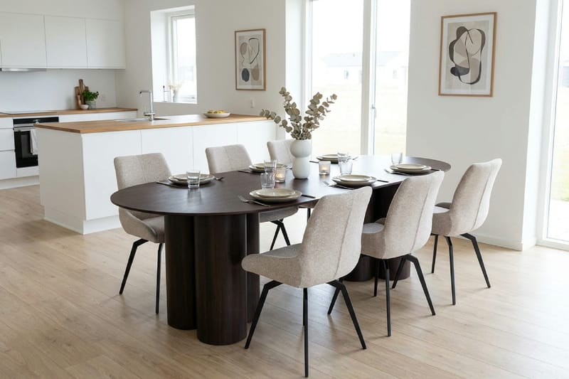 Juno spisegruppe rektangulær 220 cm røget eg med 8 Mora spisebordsstole - Røget eg - Møbler - Borde - Spisebordssæt