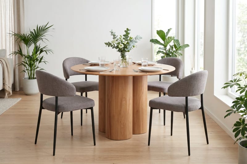 Juno spisegruppe rund 110 cm eg med 4 Sawako spisebordsstole - Eg - Møbler - Borde - Spisebordssæt