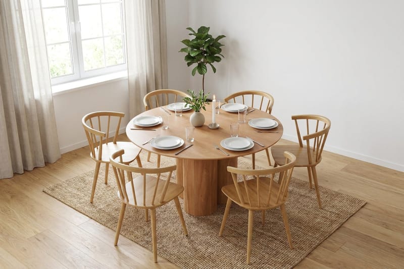 Juno spisegruppe rund 130 cm eg med 6 Tyrö spisestole - Eg - Møbler - Borde - Spisebordssæt