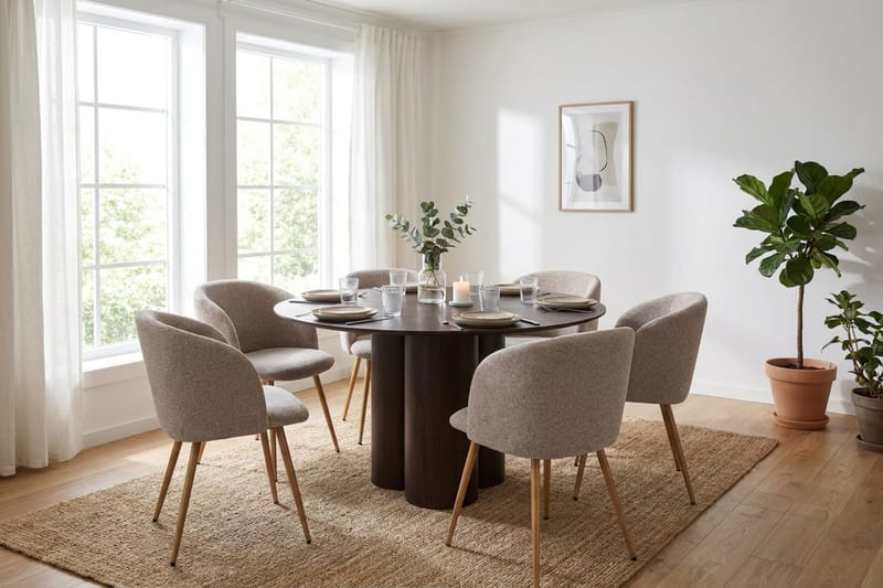 Juno spisegruppe rund 130 cm røget eg med 6 Greya spisestole - Røget eg - Møbler - Borde - Spisebordssæt