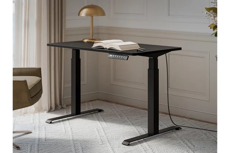 Adrianah Skrivebord 67x121 cm - Sort - Møbler - Borde - Kontorbord - Skrivebord - hæve-sænke-bord