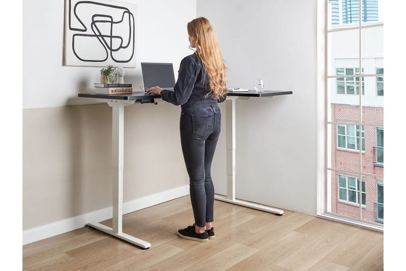 Bina Skrivebord 109x160 cm i Træ med Metalstel - Sort|Hvid - Møbler - Borde - Kontorbord - Skrivebord - hæve-sænke-bord