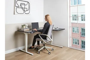 Bina Skrivebord 109x160 cm i Træ med Metalstel - Sort|Hvid - Møbler - Borde - Kontorbord - Skrivebord - hæve-sænke-bord