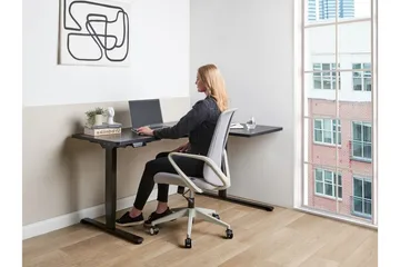 Bina Skrivebord 109x160 cm - Sort - Møbler - Borde - Kontorbord - Skrivebord - hæve-sænke-bord
