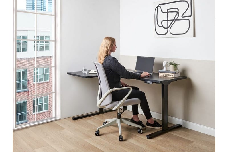 Bina Skrivebord 109x160 cm - Sort - Møbler - Borde - Kontorbord - Skrivebord - hæve-sænke-bord
