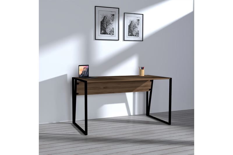 Husada Skrivebord 140 cm - Valnøddebrun/Sort - Møbler - Borde - Kontorbord - Skrivebord