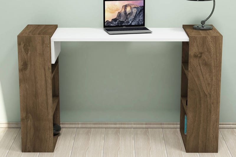 Puqa Design Skrivebord 124 cm med Opbevaring Hylder - Valnøddebrun/Hvid - Møbler - Borde - Kontorbord - Skrivebord