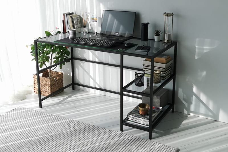 Sabani Skrivebord 130 cm med Opbevaring 2 Hylder - Glas/Røgfarvet/Sort - Møbler - Borde - Kontorbord - Skrivebord