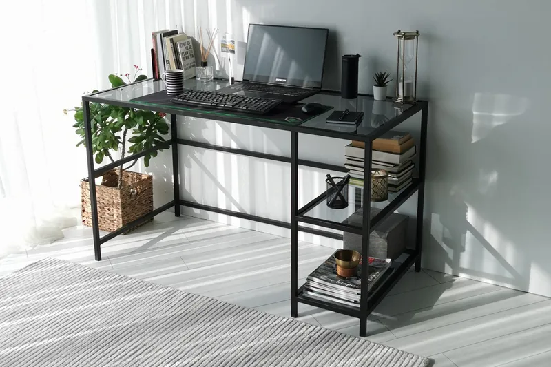 Sabani Skrivebord 130 cm med Opbevaring 2 Hylder - Glas/Røgfarvet/Sort - Møbler - Borde - Kontorbord - Skrivebord