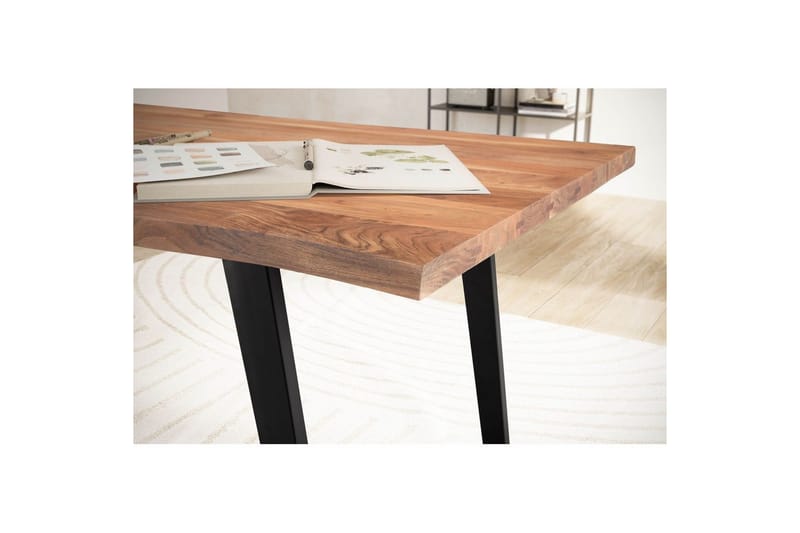 Skrivebord Wohnling Massivt træ kant metalben landhus Sort, Vinklet, 140x60 cm - Sort, Vinklet, 140x60 cm - Møbler - Borde - Kontorbord - Skrivebord