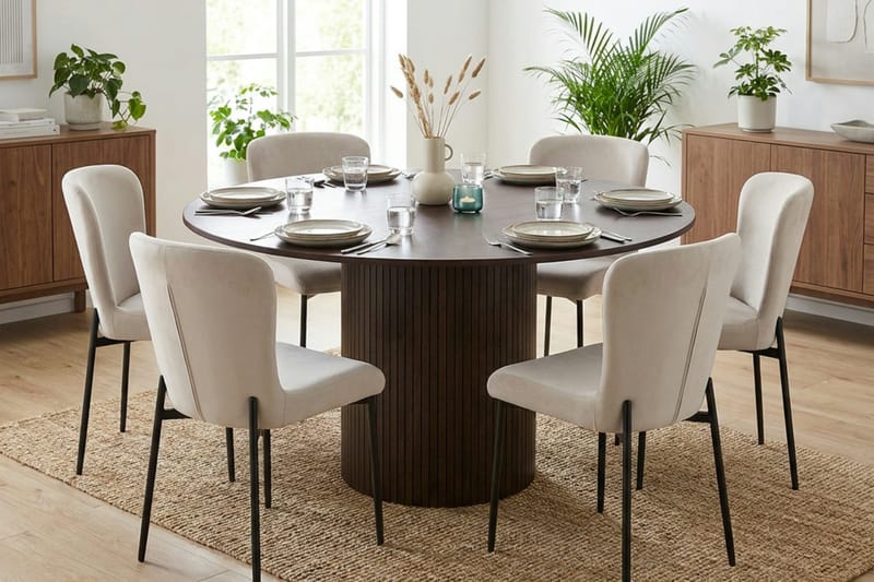Kopparbo rund spisegruppe 130 cm i røget eg med 6 Elsie-spisestole - Røget eg/Beige - Møbler - Borde - Spisebordssæt