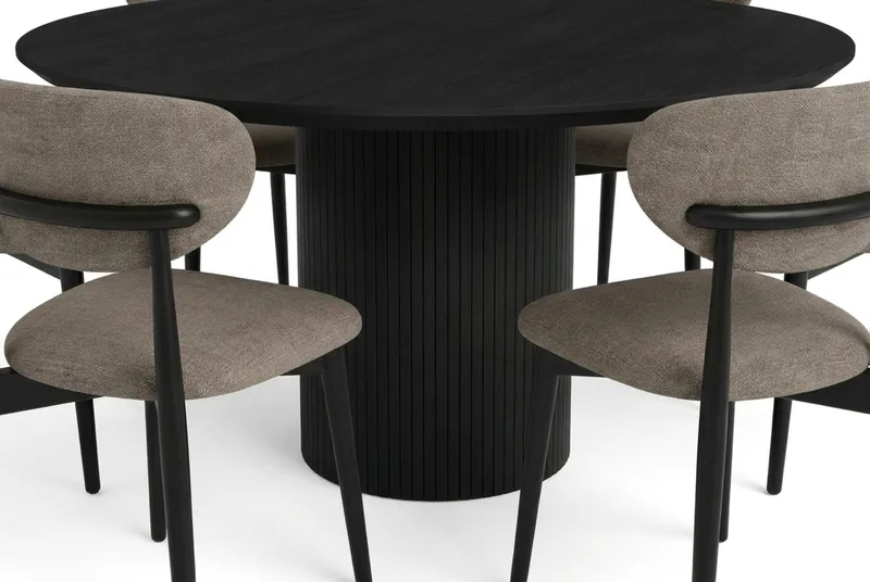 Kopparbo rund spisegruppe 150 cm Sort med 6 Molly-spisebordsstole - Sortbejdset eg - Møbler - Borde - Spisebordssæt
