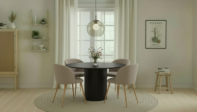 Kopparbo Rundt Spisebord 130 cm med 4 Greya Spisestole med armlæn - Sort træ / Greige Bouclé / Metalben Eg - Møbler - Borde - Spisebordssæt