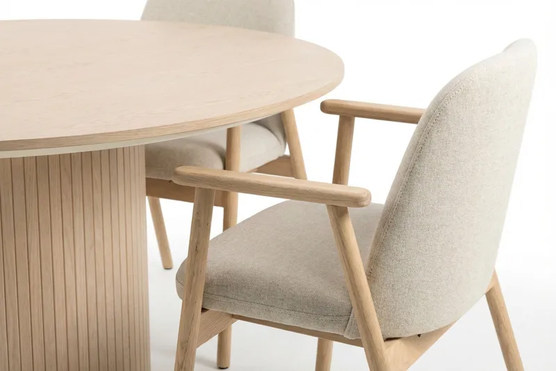 Kopparbo rundt spisebord 180 cm hvidlaseret med 6 Reciclar spisestole - Møbler - Borde - Spisebordssæt