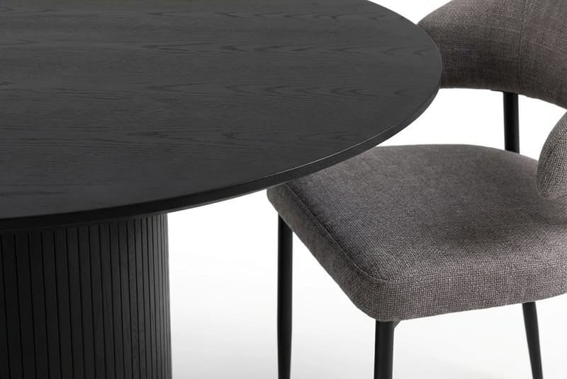 Kopparbo rundt stort spisebord 180 cm sort med 4 Sawako Greige stole - Møbler - Borde - Spisebordssæt
