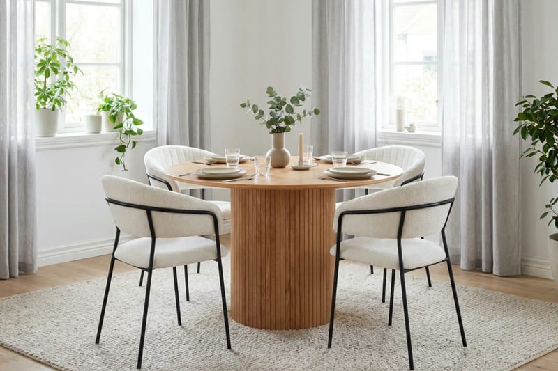 Kopparbo spisegruppe rund 110 cm eg med 4 Karol spisestole - Eg - Møbler - Borde - Spisebordssæt