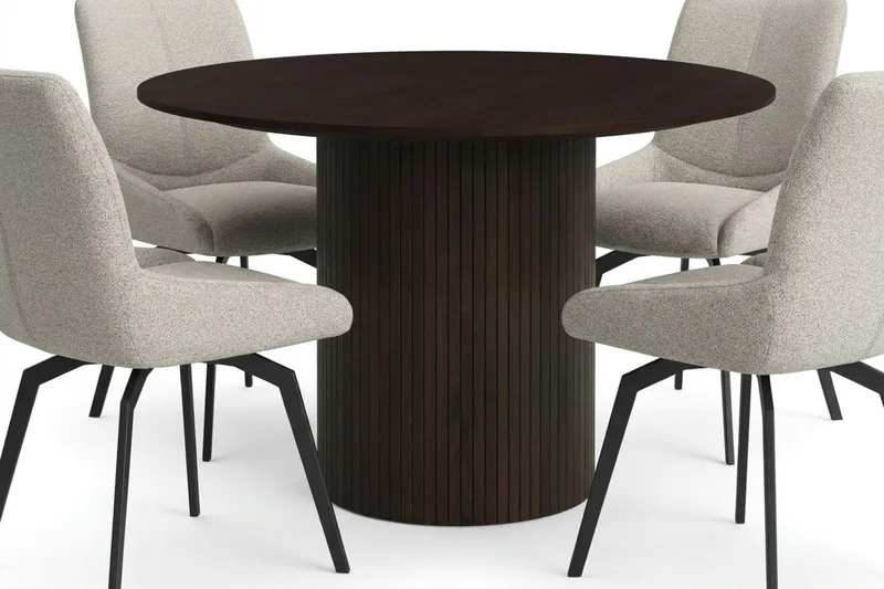 Kopparbo spisegruppe rund 110 cm røget eg med 4 Mora spisestole - Røget eg - Møbler - Borde - Spisebordssæt