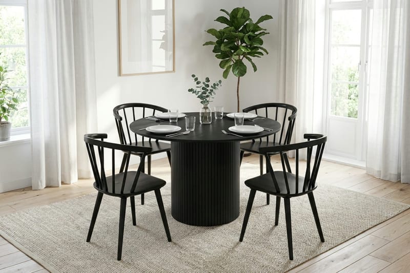 Kopparbo spisegruppe rund 110 cm sort med 4 Tyrö spisestole - Sort - Møbler - Borde - Spisebordssæt
