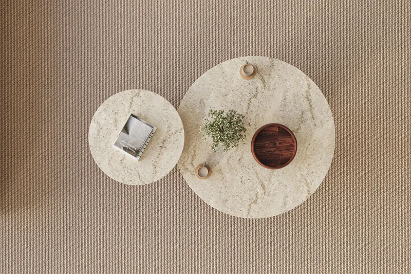 Lorricus sofabord 70 cm rundt - Travertin og Valnød - Møbler - Borde - Sofabord