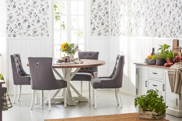 Lyon rund spisegruppe Ø150 cm med 4 Viktoria stole - Vintage Natur/Hvid/Grå - Møbler - Borde - Spisebordssæt