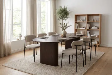 Noira rektangulært spisebordssæt 220 cm – Spisebord med 6 Lucy spisestole i træ med røget egetræslook - Mørkebrun & Greige - Møbler - Borde - Spisebordssæt