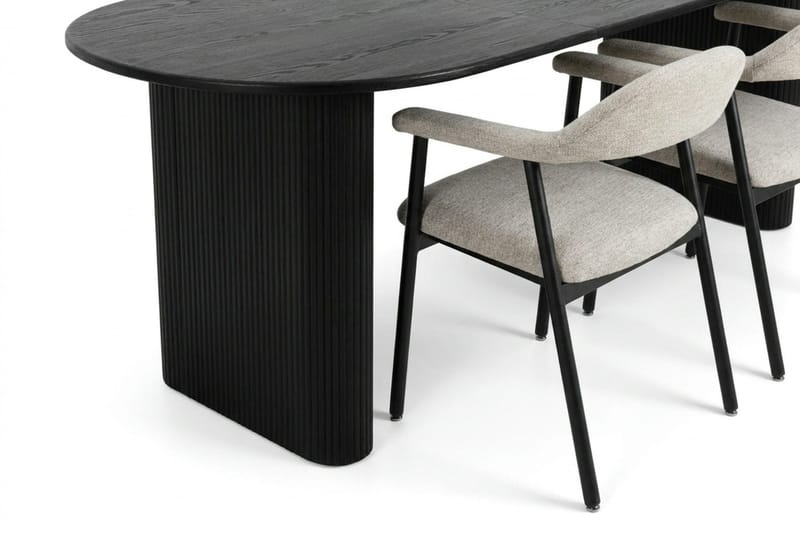 Noira spisegruppe 220-320 cm udtrækkeligt i sort med 6 Ronja spisestole - Sortbejdset eg - Møbler - Borde - Spisebordssæt
