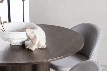 Olivero spisebord 110 cm rundt med 4 Velvet køkkenstole i fløjl - Møbler - Borde - Spisebordssæt