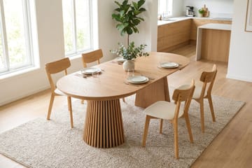 Peyra Rundt Udtrækkeligt Spisebordssæt 120-220 cm – Spisebord med 4 Amelia Spisestole i Træ med Egetræsudseende - Natur - Møbler - Borde - Spisebordssæt
