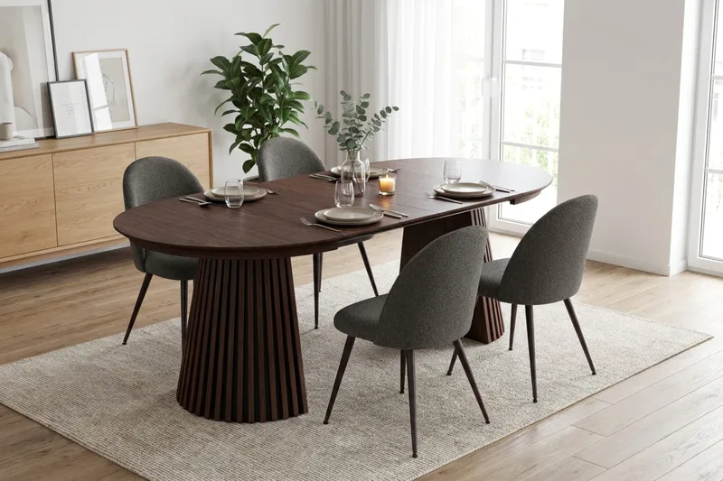 Peyra spisebordssæt 120-220 cm med udtræk og 4 Nibe Plus-spisestole - Valnød - Møbler - Borde - Spisebordssæt